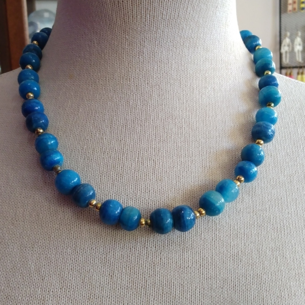 Running bluestone necklace